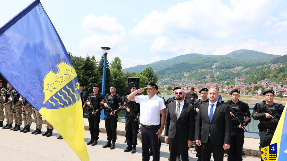 U Goraždu obilježili Dan policije BPK: Zaslužnim policajcima uručene nagrade